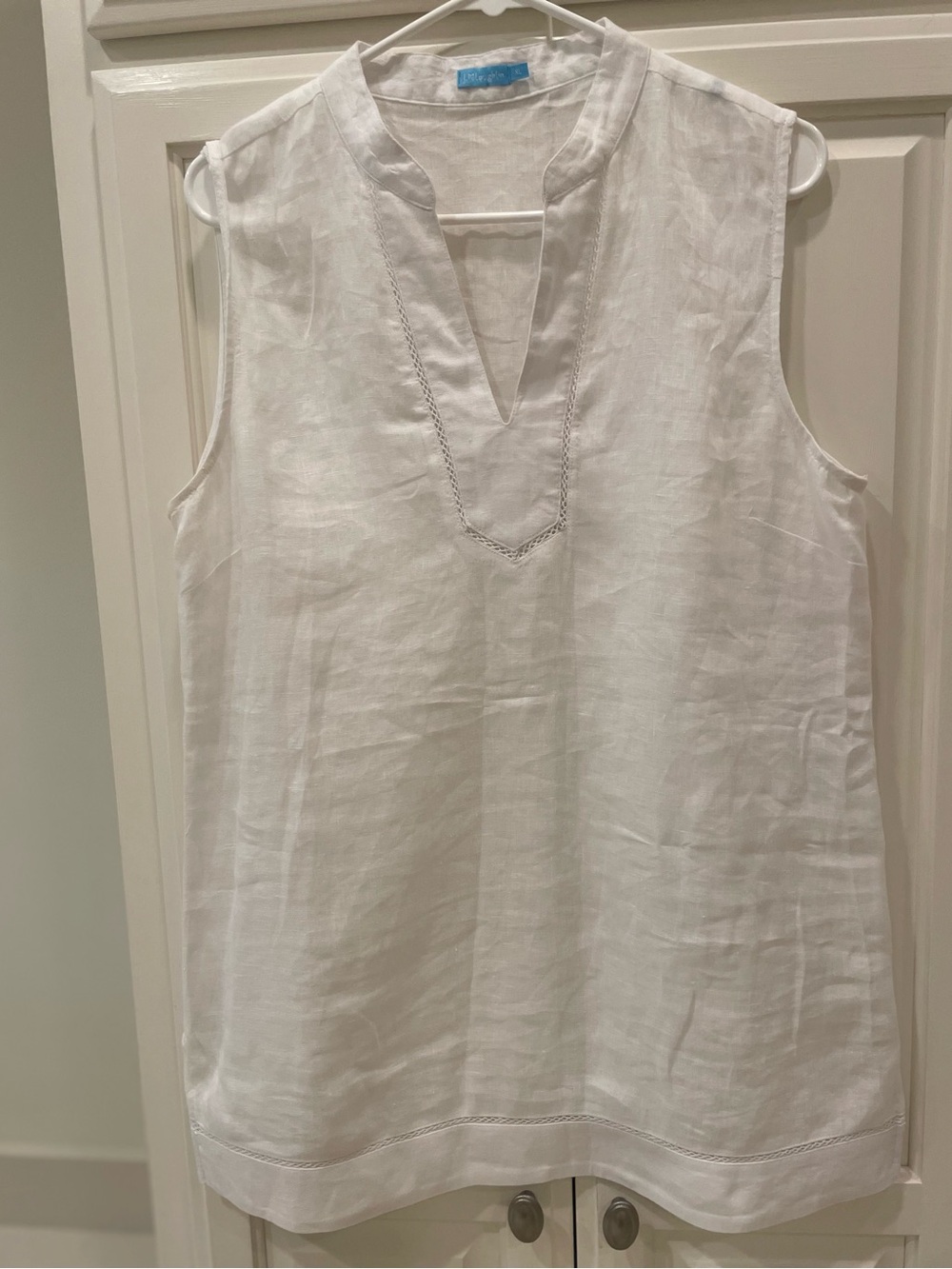 J. McLaughlin White Sleeveless Linen Tunic with V-Notch Neck